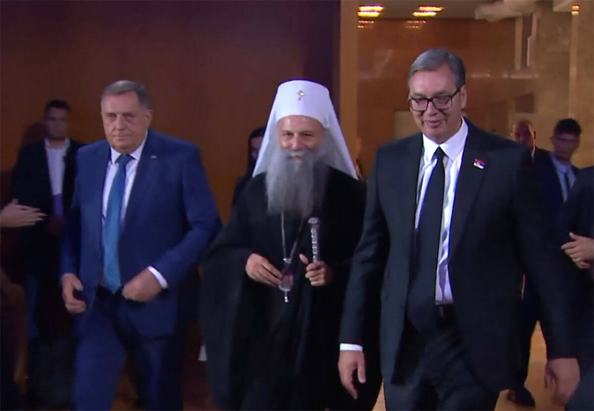 Predsednik Vučić uručuje odlikovanja (4).jpg