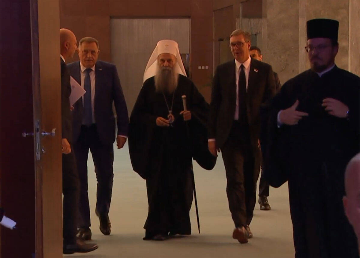 Predsednik Vučić uručuje odlikovanja (6).jpg