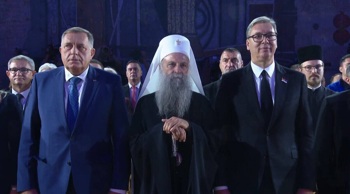 Predsednik Vučić uručuje odlikovanja (7).jpg