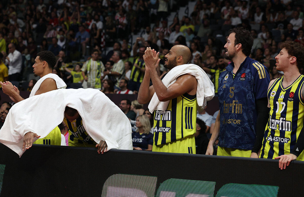 Olimpijakos - Fenerbahče (1).jpg