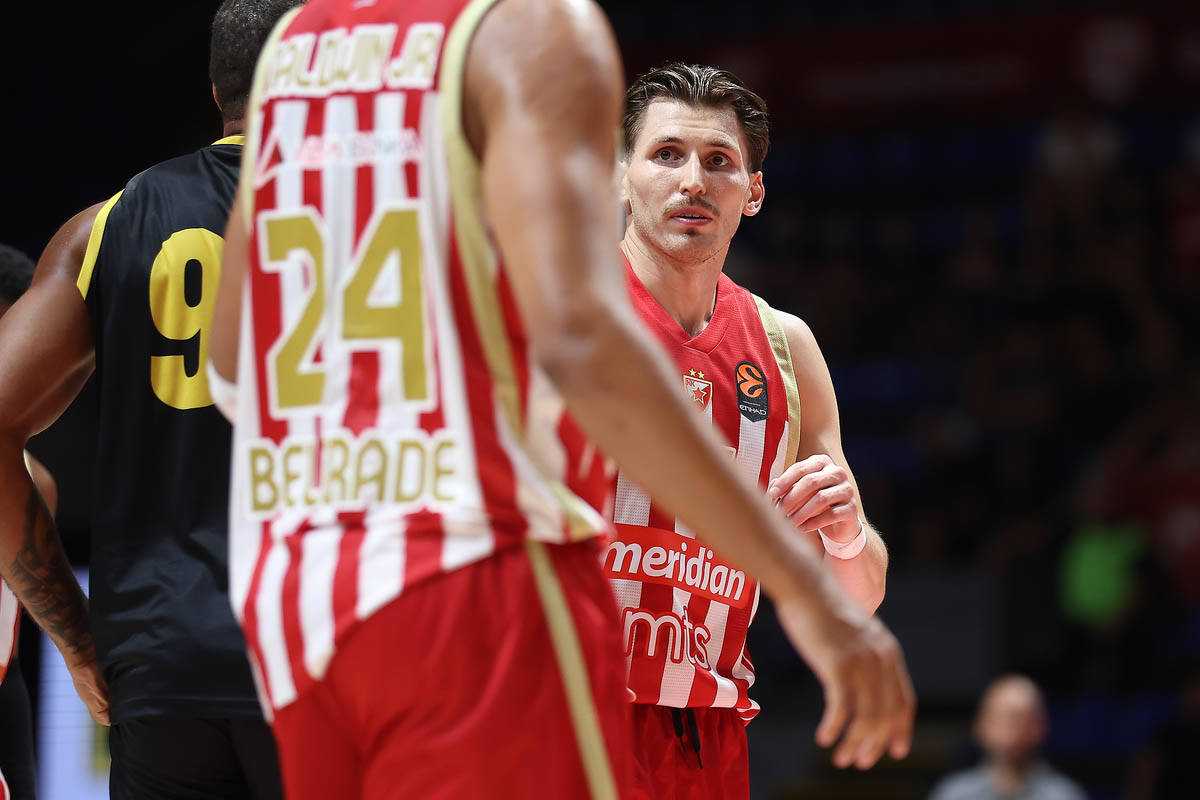 Crvena Zvezda - Aris (1).jpg