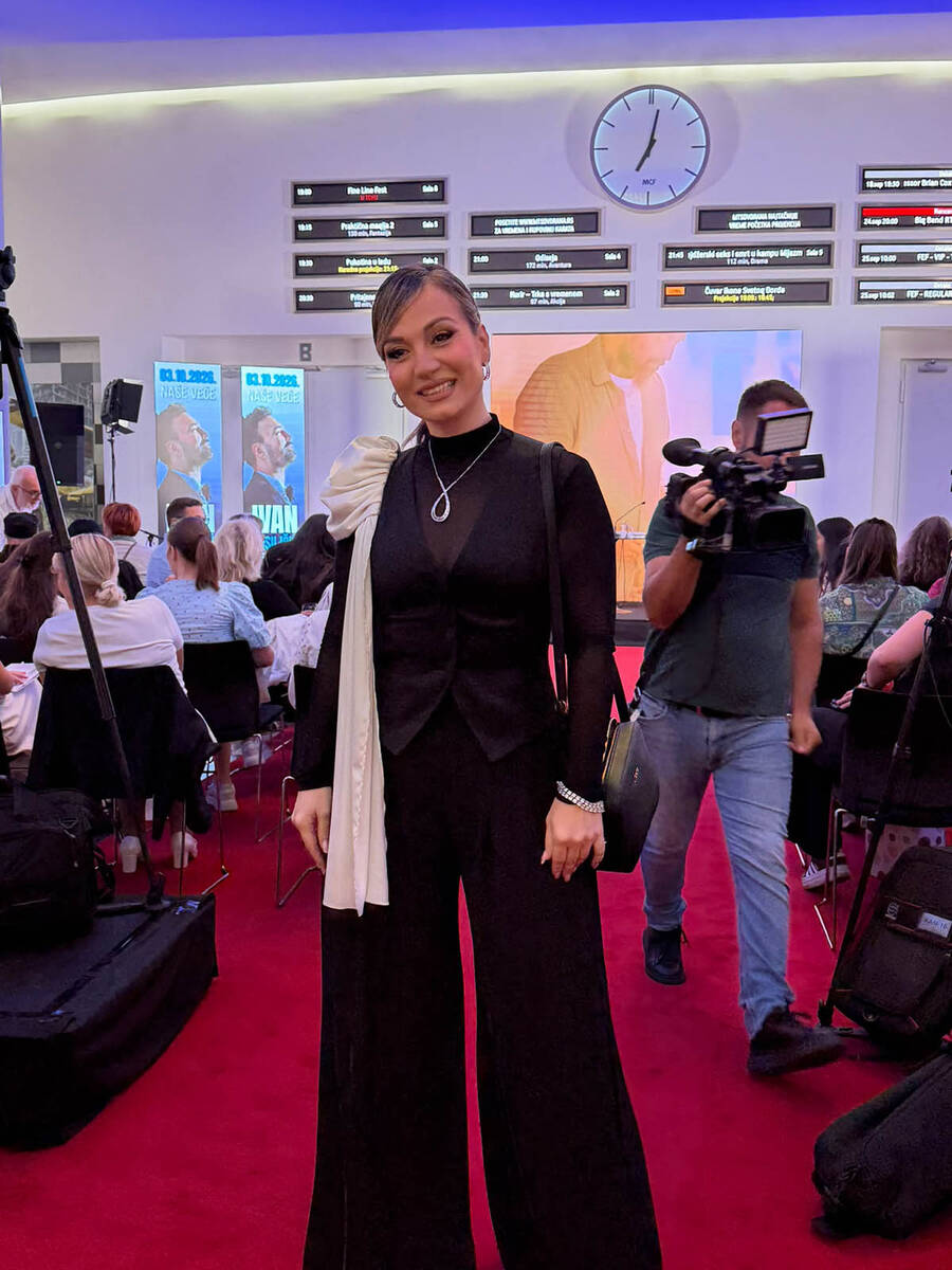 Jelena Tomašević na promociji knjige Ivana Bosiljčića “Naše priče” (3).jpg