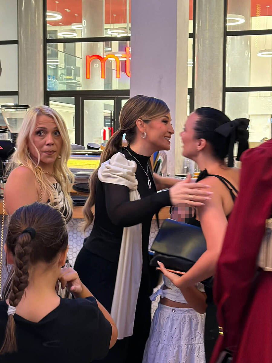 Jelena Tomašević na promociji knjige Ivana Bosiljčića “Naše priče” (1).jpg