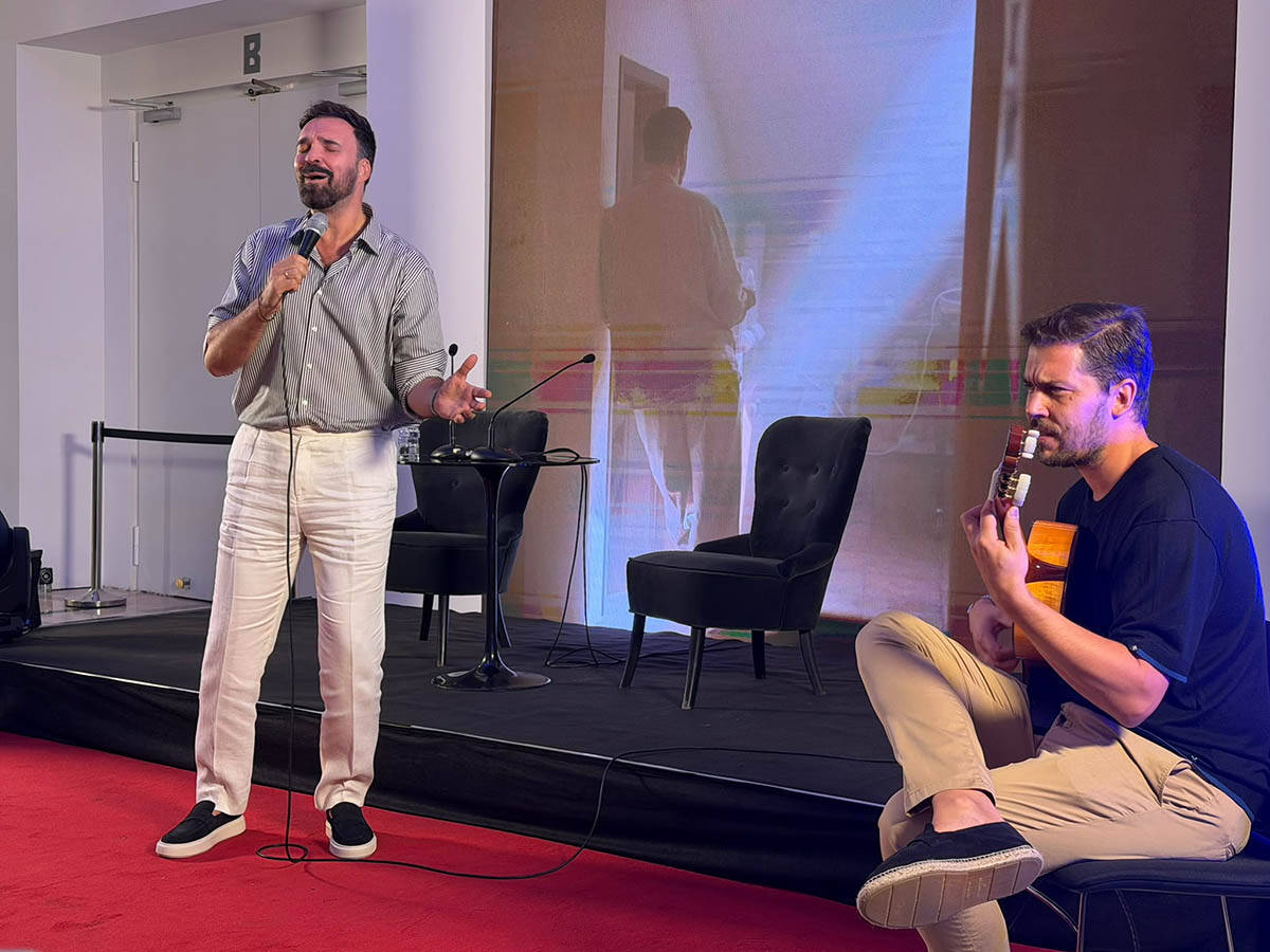 Ivan Bosiljčić zapevao na promociji knjige “Naše priče’  (6).jpg