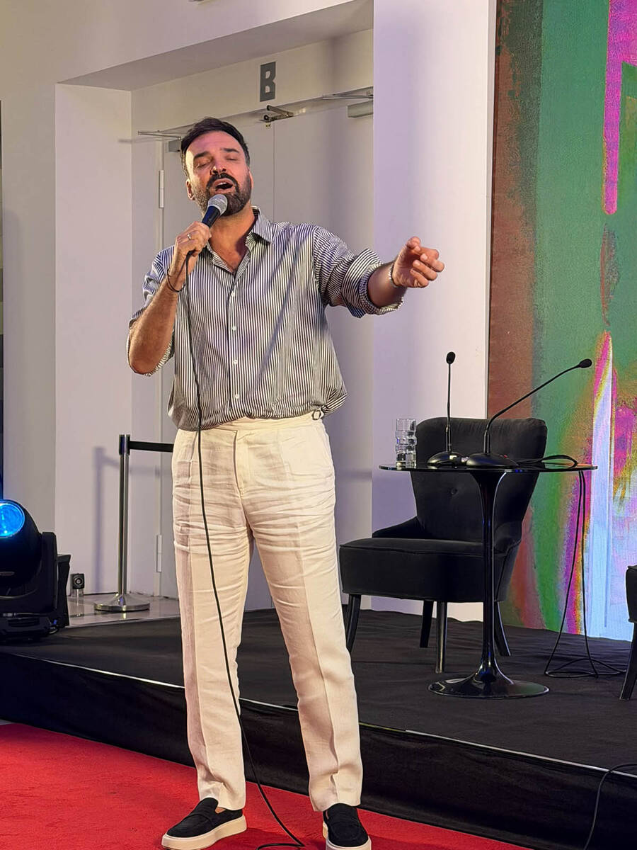 Ivan Bosiljčić zapevao na promociji knjige “Naše priče’  (8).jpg