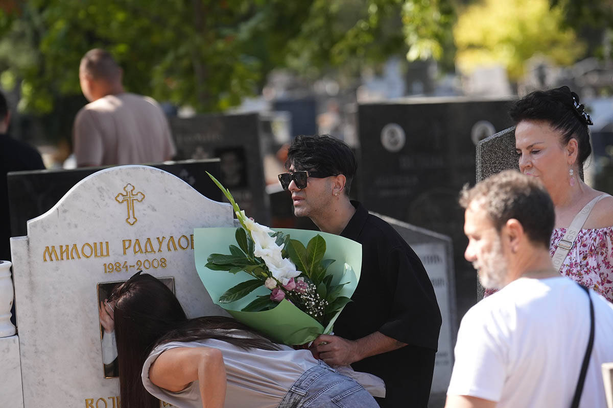 Danijel Pavlović na pomenu Marine Tucaković 4.jpg