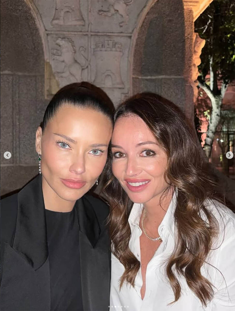 Adriana Lima Ana Antić 2.jpg
