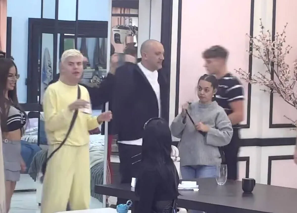 Stojin sin hitno napustio Elitu: Izveli ga nakon što je stiglo hitno naređenje (Video)