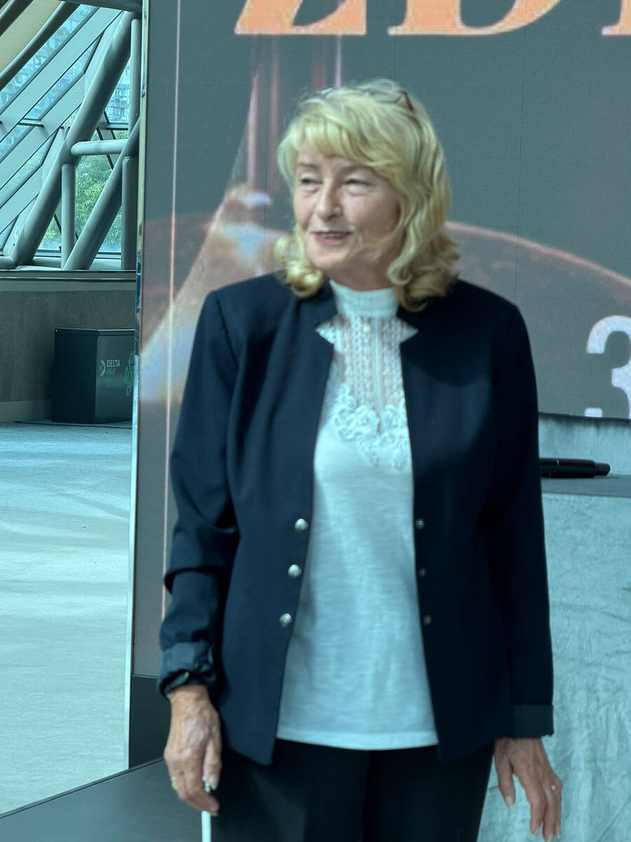 Udovica Tome Zdravkovića Gordana na promociji koncerta u njegovu čast (5).jpg