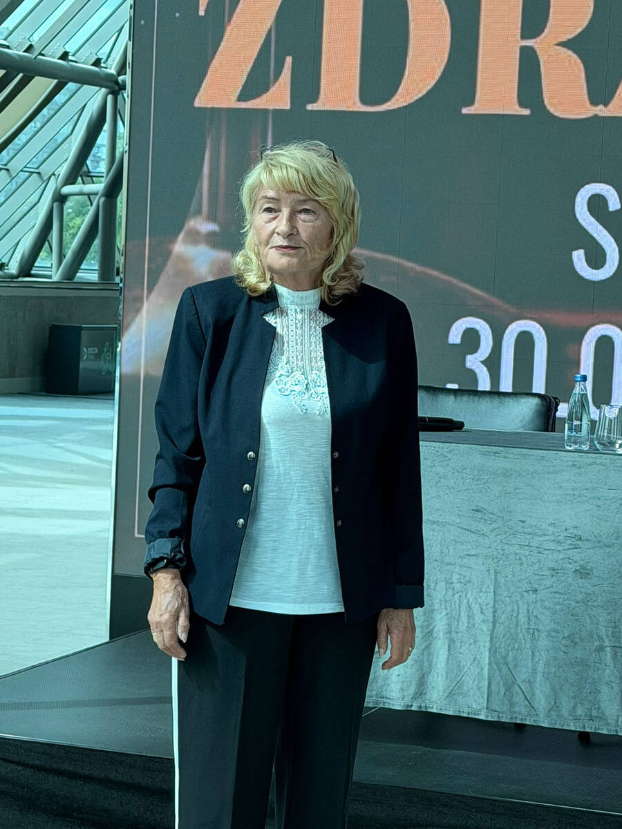 Udovica Tome Zdravkovića Gordana na promociji koncerta u njegovu čast (6).jpg
