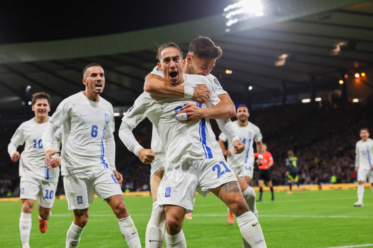 Kostas Cimikas slavi gol Grčke protiv Škotske