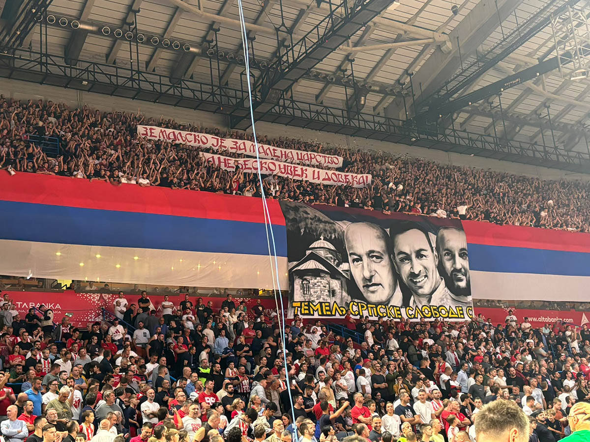 Delije transparent i Oj Kosovo 4.jpg