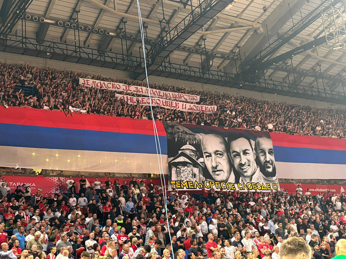 Delije transparent i Oj Kosovo 5.jpg