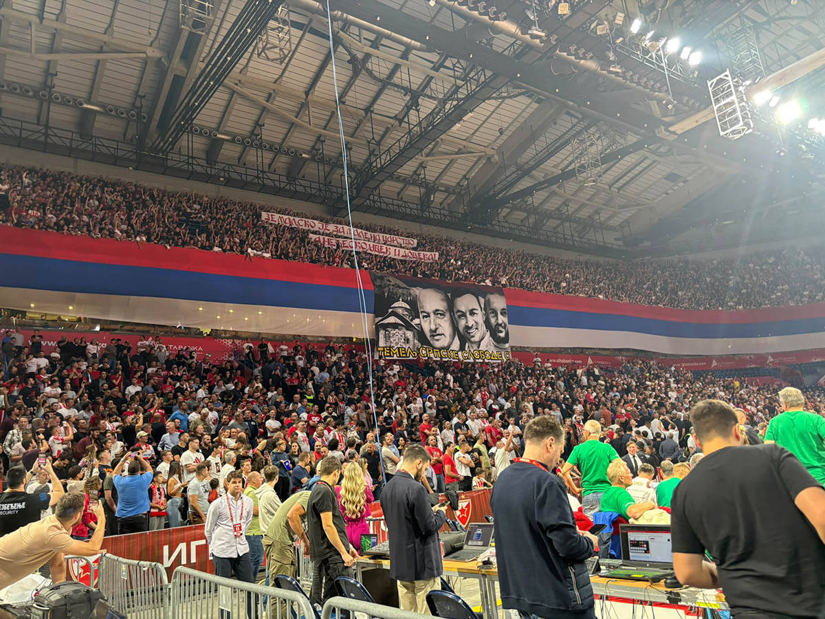 Delije transparent i Oj Kosovo 6.jpg