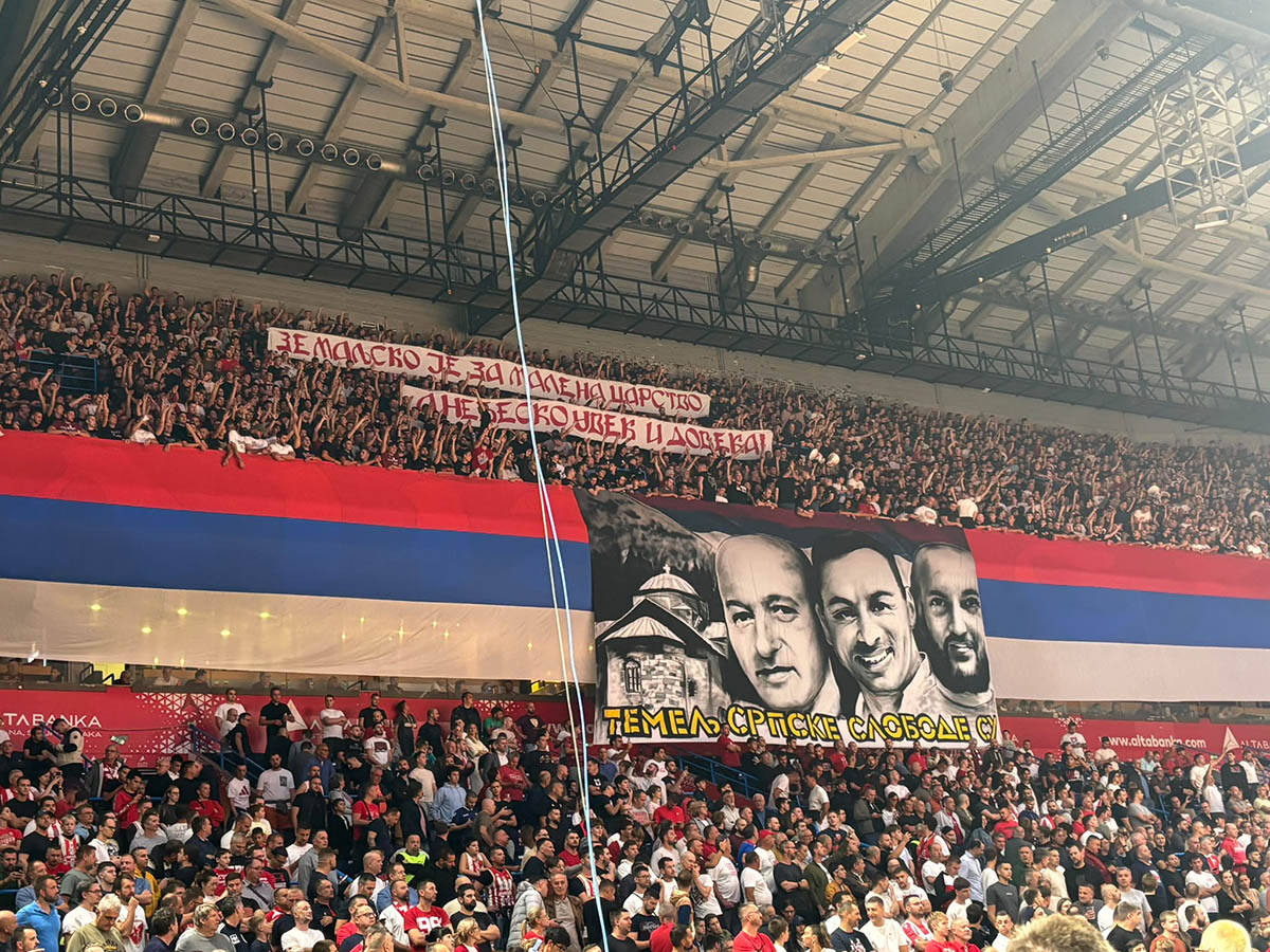 Delije transparent i Oj Kosovo 7.jpg