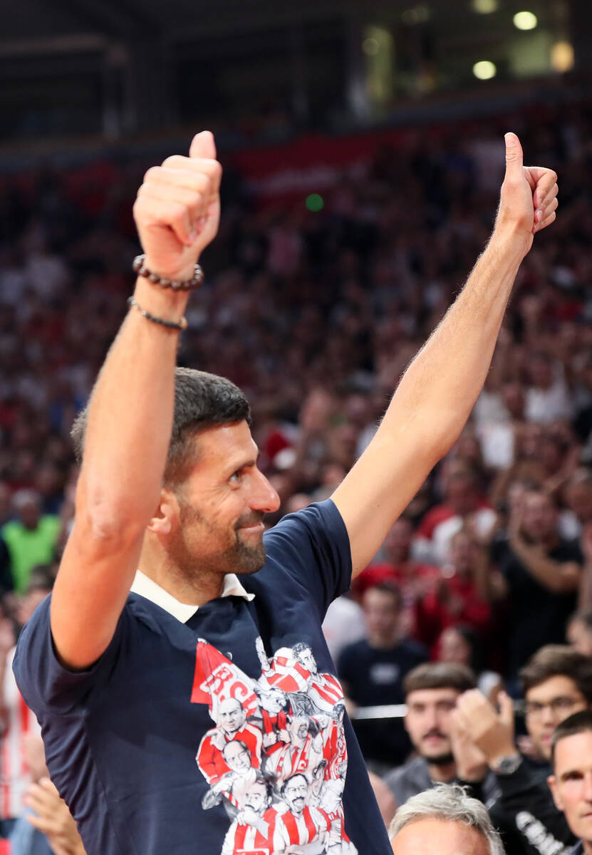 Novak Đoković gleda meč Crvene zvezde u Areni