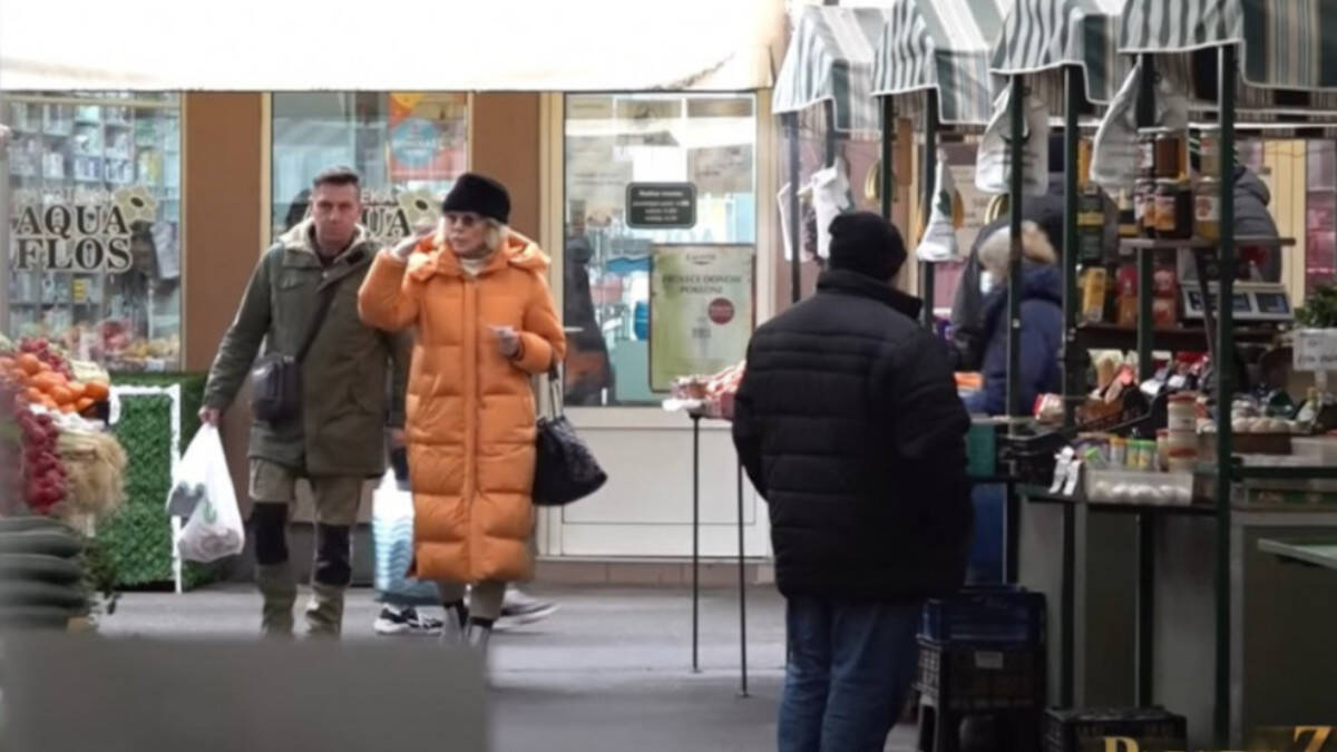 Lepa Brena pijaca2.jpg