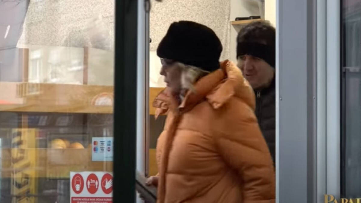 Lepa Brena pijaca4.jpg