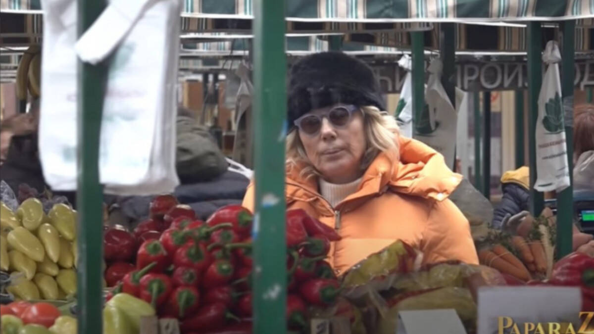 Lepa Brena pijaca5.jpg