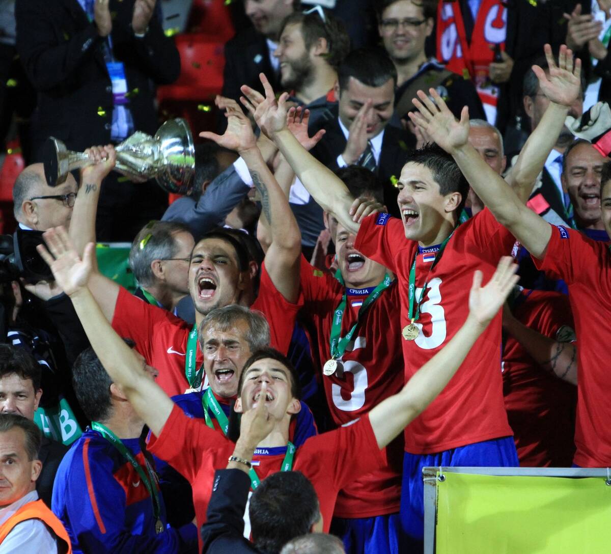U-19 reprezentacija Srbije slavi osvajanje Evropskog prvenstva u Litvaniji 2013. godine.