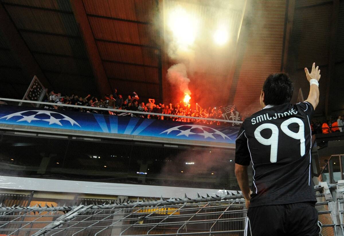 Milan Smiljanić slavi sa Grobarima istorijski Partizanov ulazak u Ligu šampiona protiv Anderlehta 2011. godine