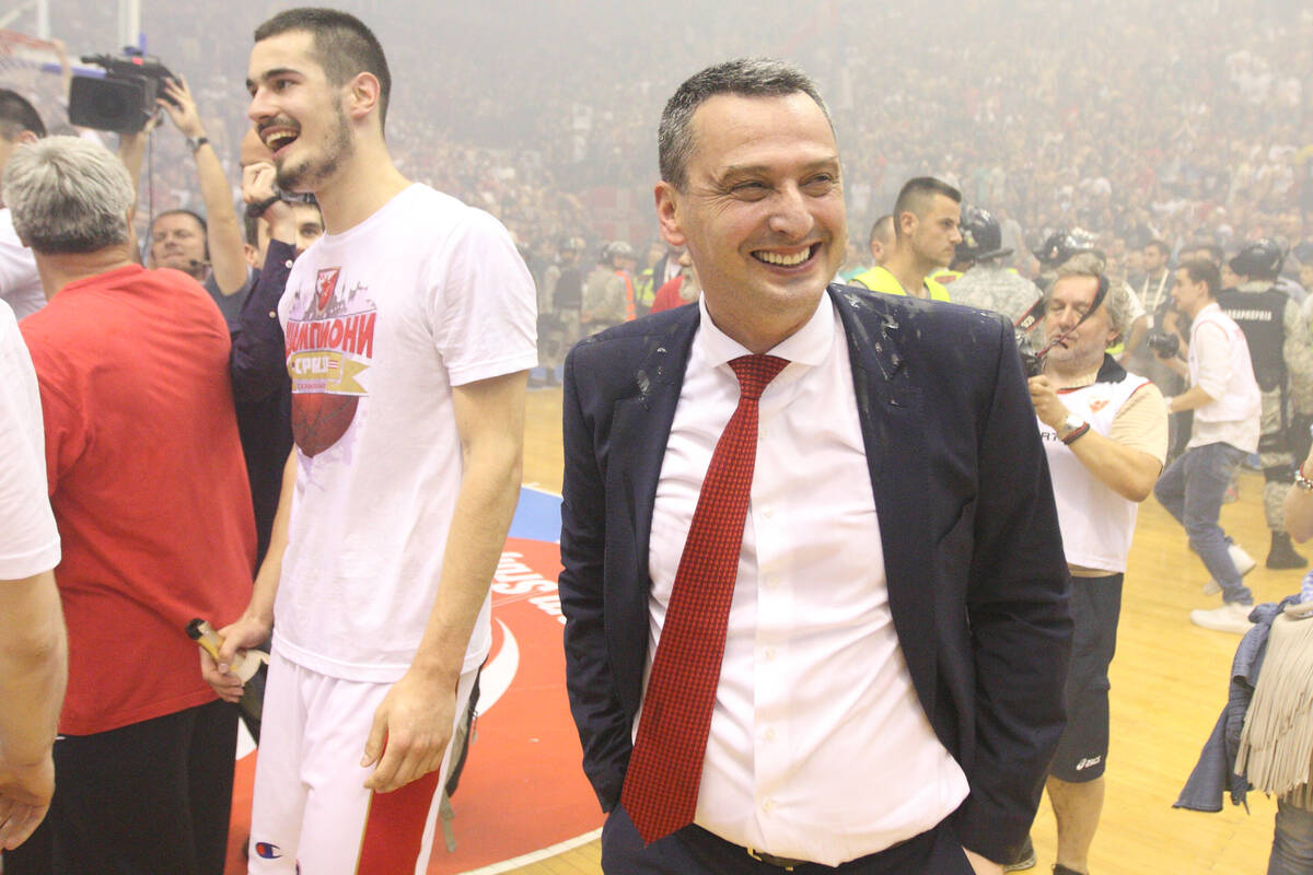 Dejan Radonjić i Nikola Kalinić slave titulu u Zvezdi u sezoni 2114/15, kad su crveno-beli osvojili domaću "triplu krunu"