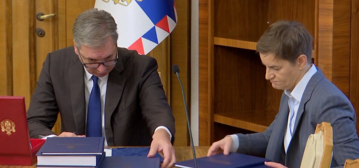 Primopredaja dužnosti u Predsedništvu - Vučić i Brnabić (2).jpg