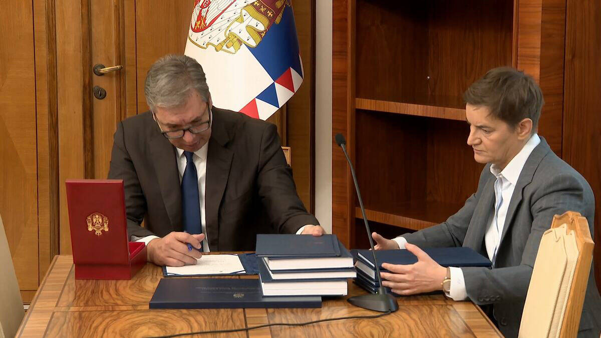 Primopredaja dužnosti u Predsedništvu - Vučić i Brnabić (4).jpg