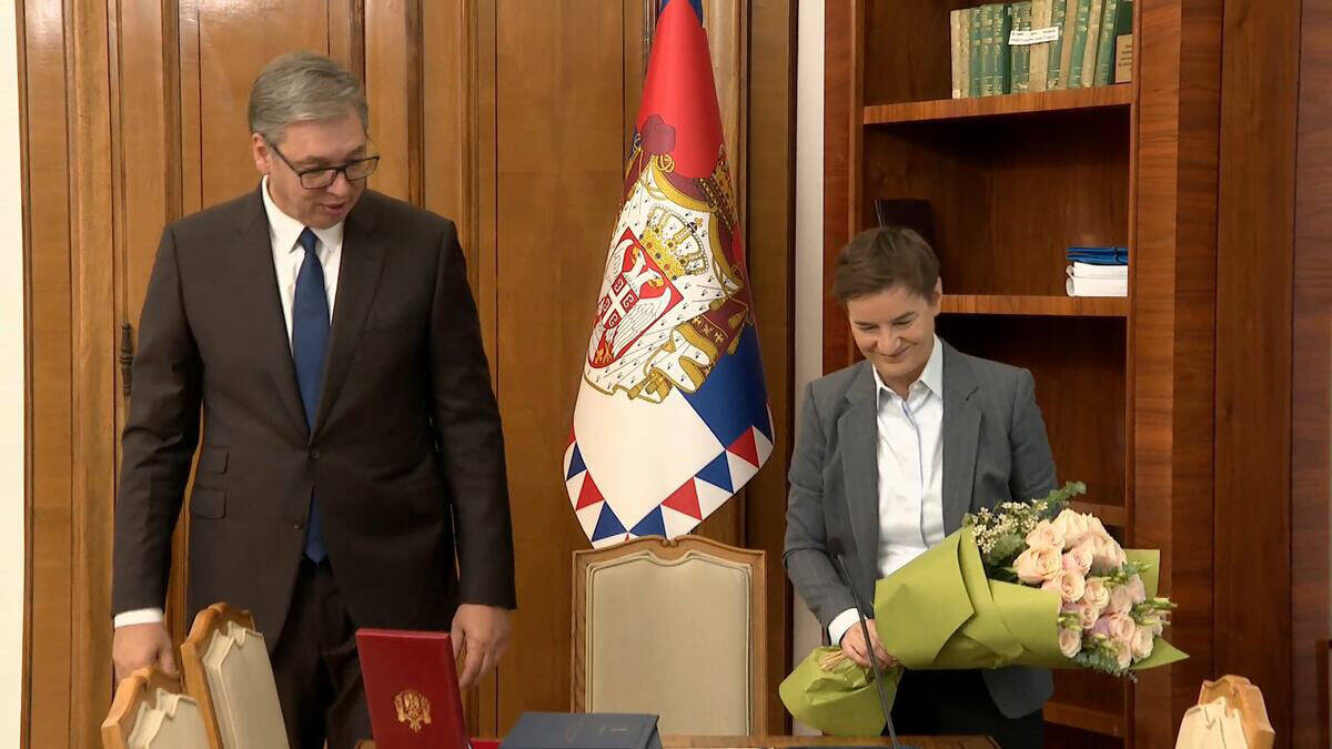 Primopredaja dužnosti u Predsedništvu - Vučić i Brnabić (5).jpg