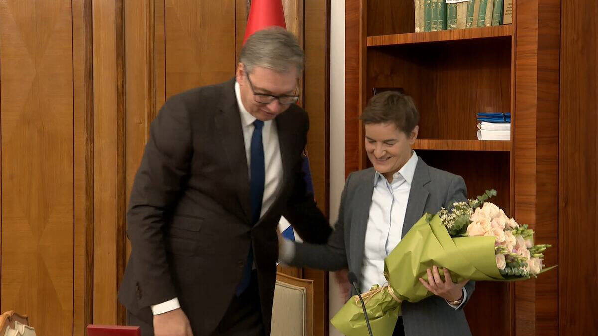Primopredaja dužnosti u Predsedništvu - Vučić i Brnabić (6).jpg