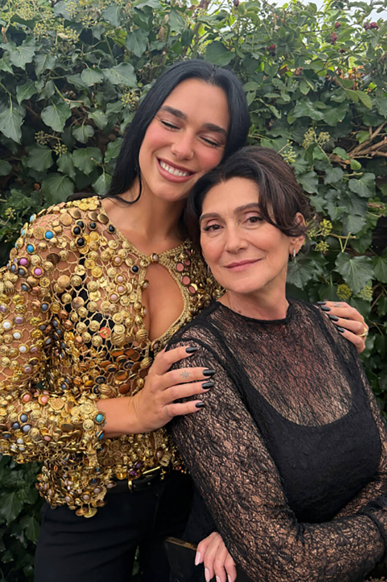 Dua Lipa na albanskoj svadbi (9).jpg
