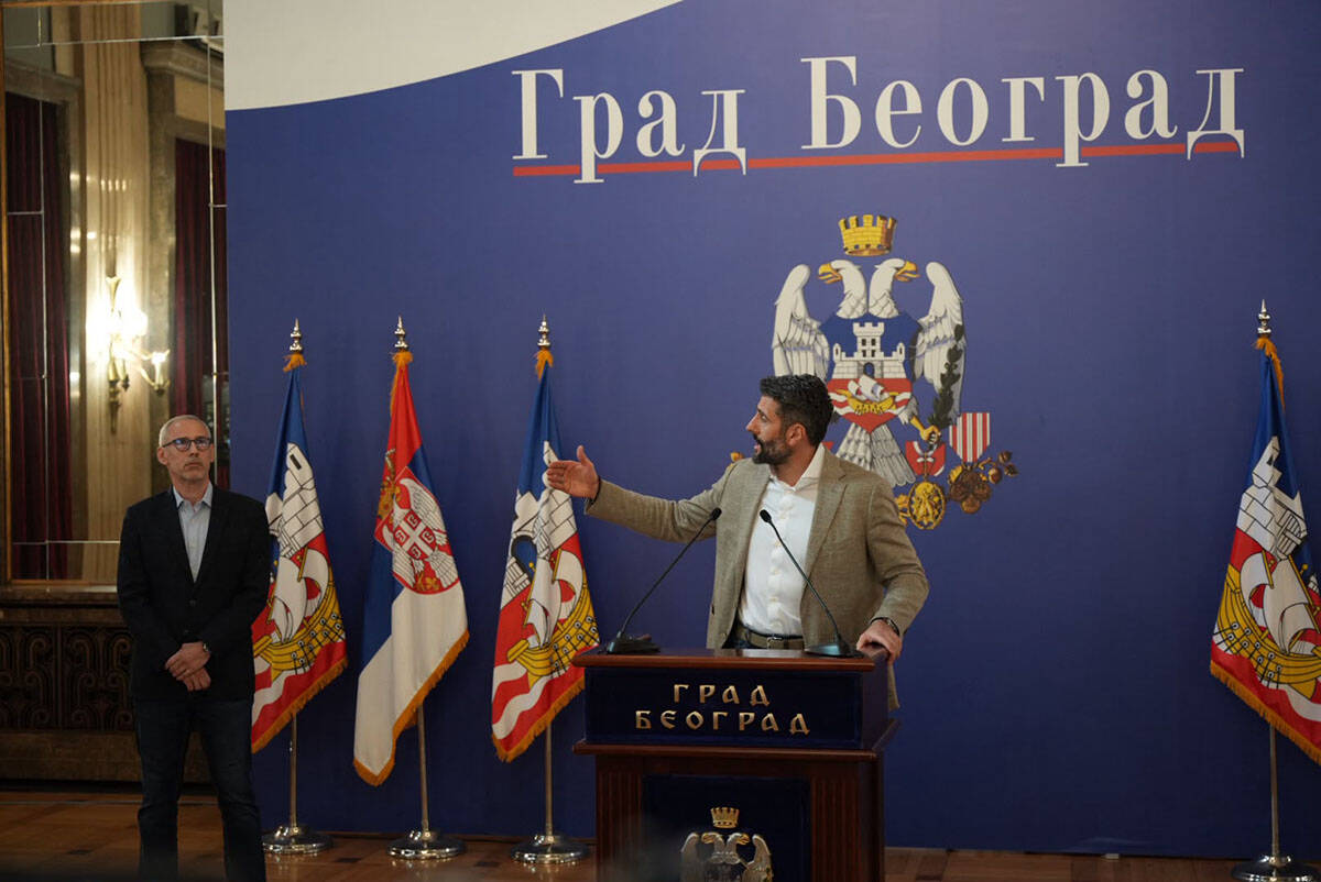 Obraćanje Šapića (1).jpg