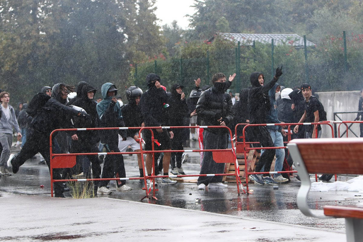 francuska protest učenici škole (1).jpg