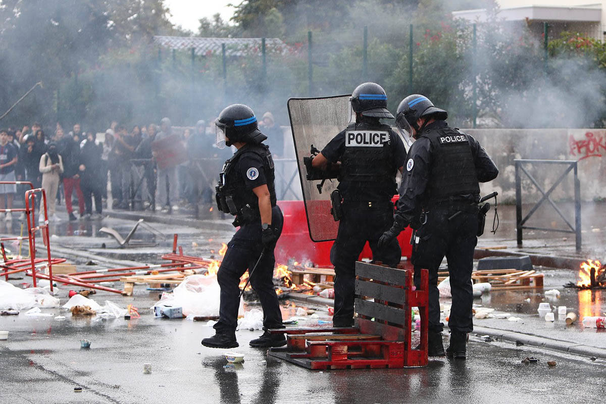 francuska protest učenici škole (1).jpg