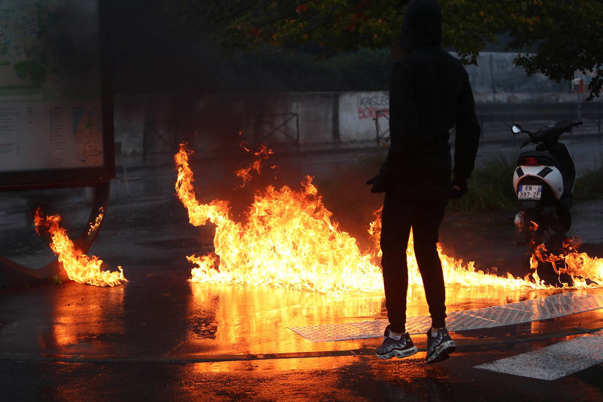francuska protest učenici škole (1).jpg