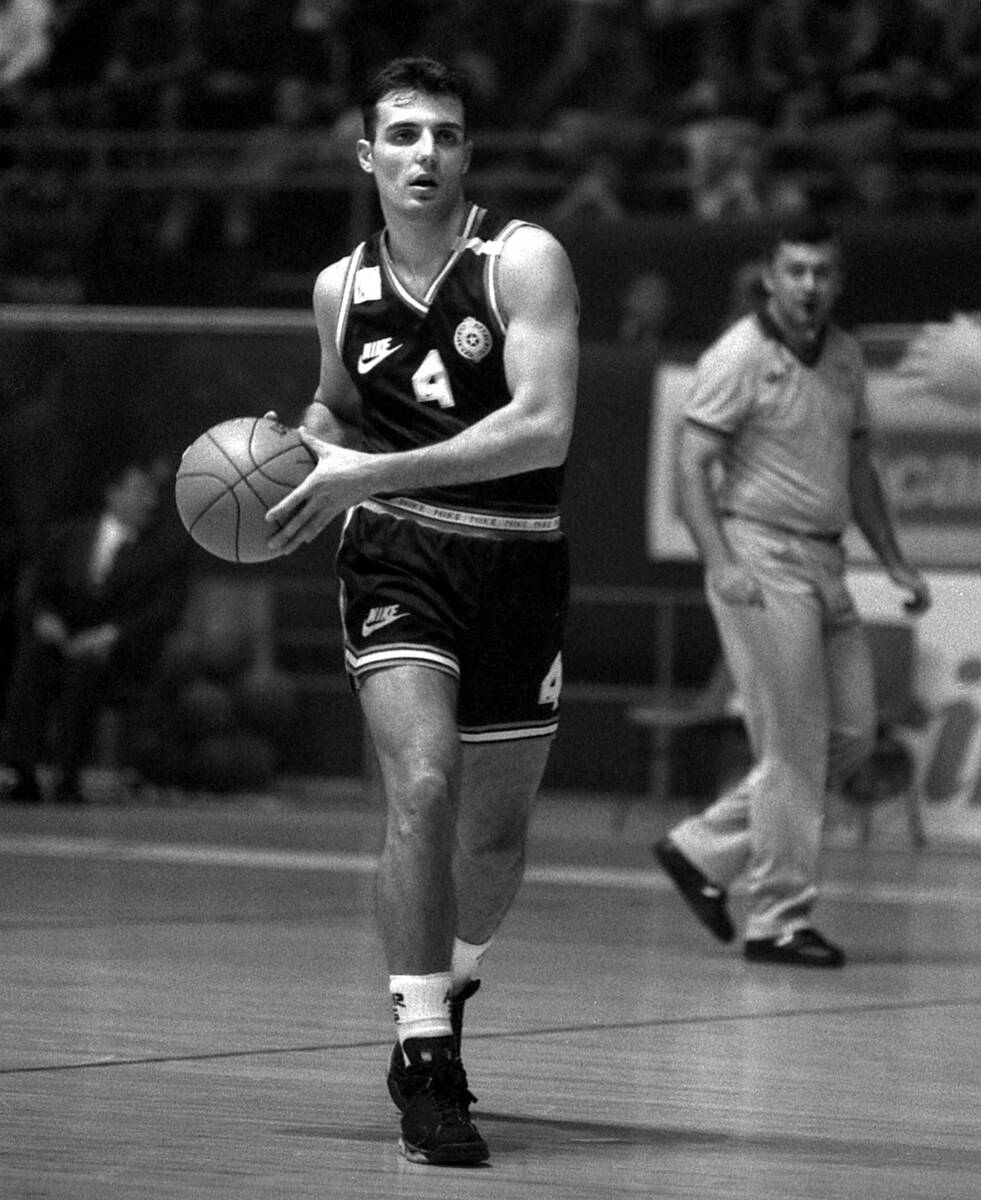 Aleksandar Đorđević vodi loptu u Partizanu