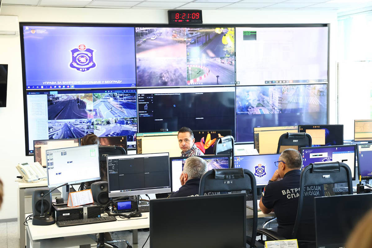 Sektor za vanredne situacije Beograd uništavanje avio bombe (1).jpg