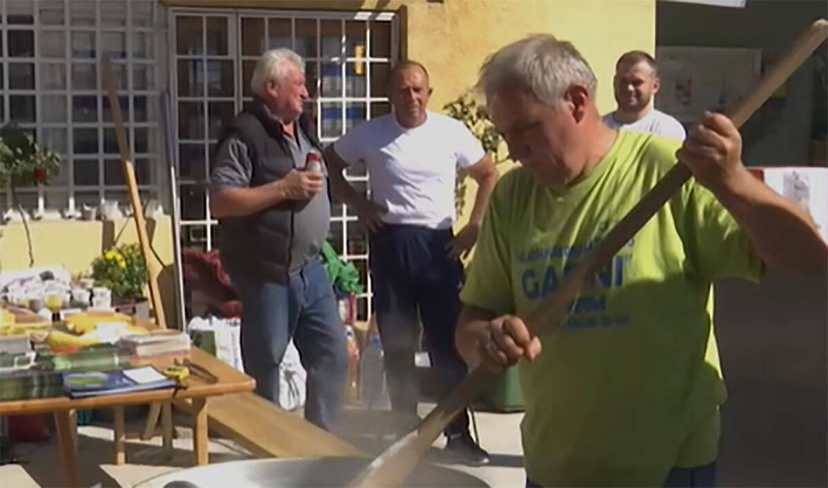 Radiša skuvao 105 kilograma kačamaka za novi rekord (1).jpg