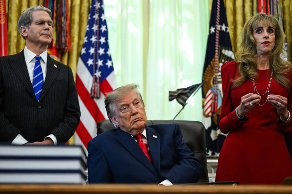 Suzan Del, Donald Tramp (1).jpg