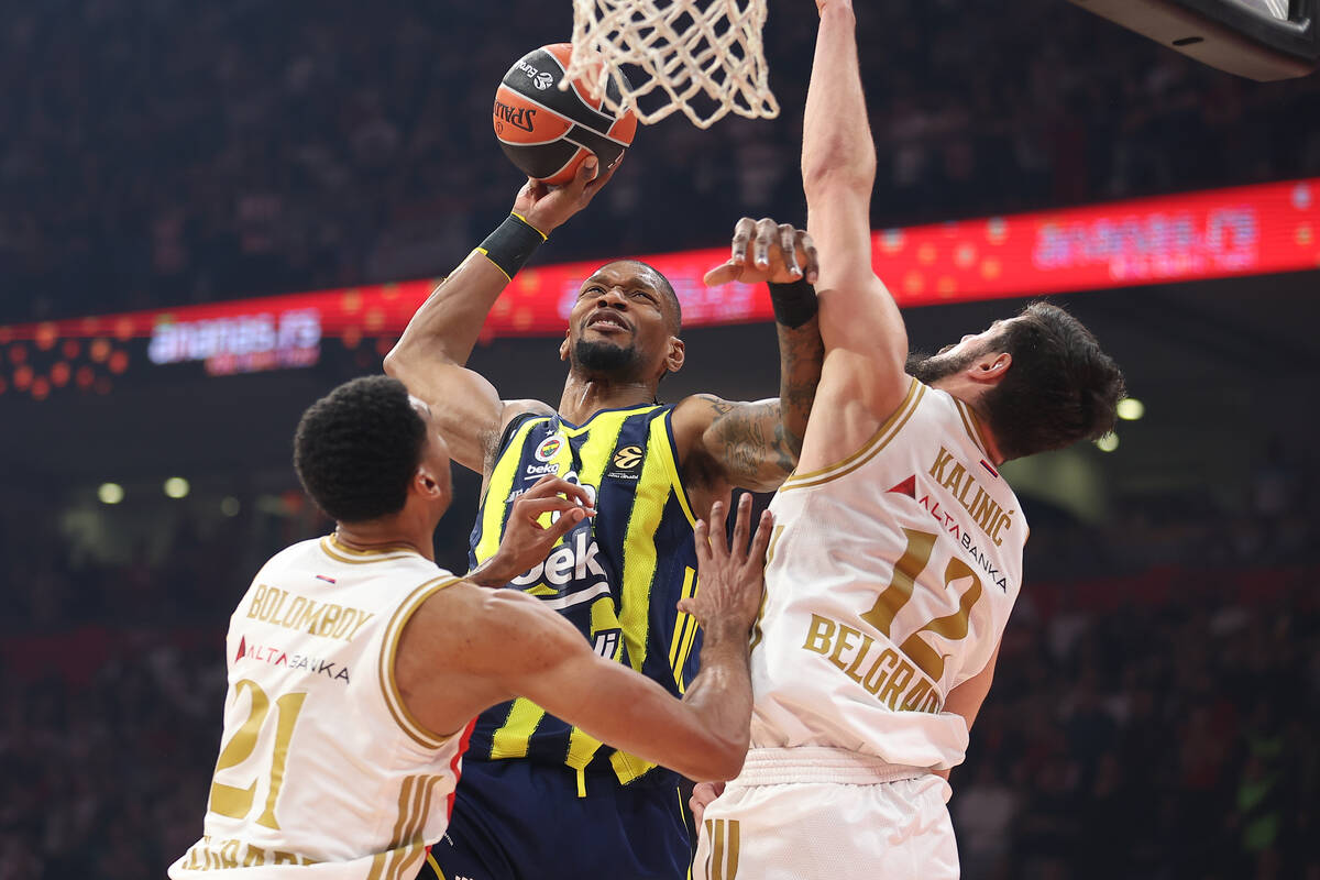 Košarkaš Kris Silva u dresu Fenerbahčea.