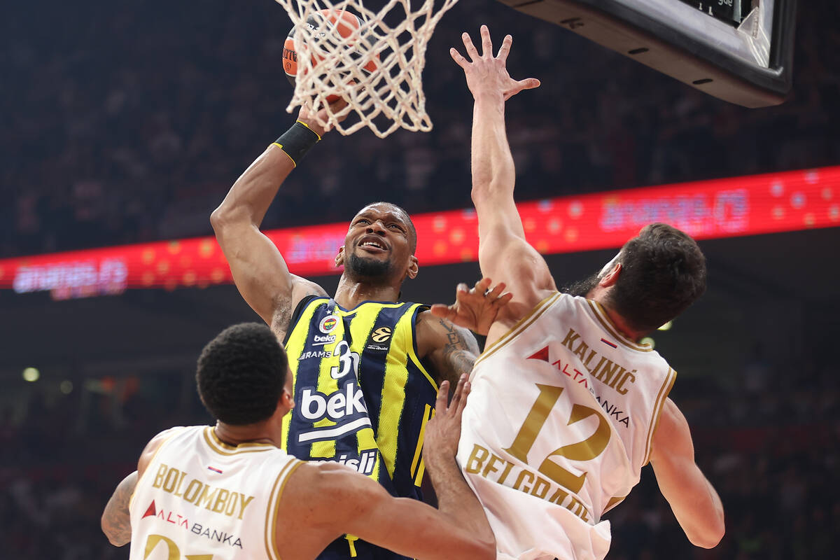 Košarkaš Kris Silva u dresu Fenerbahčea.
