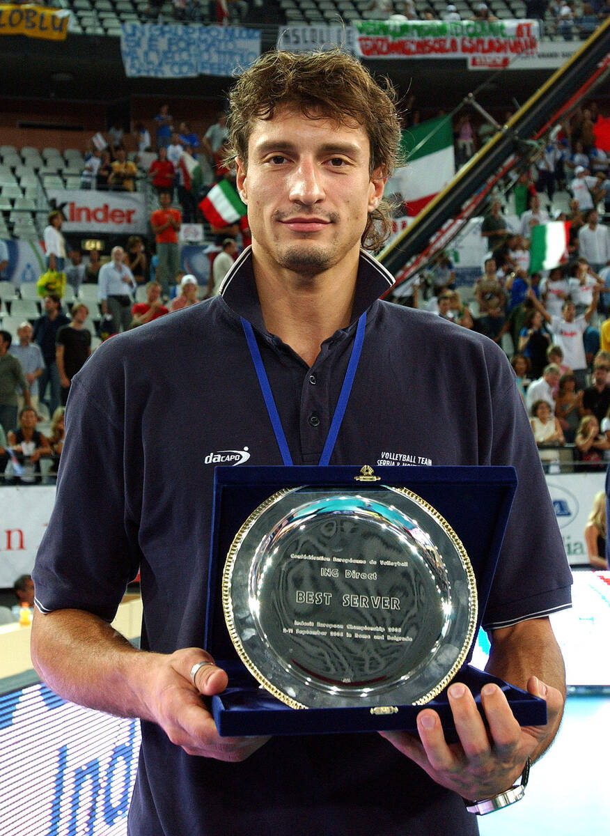 Ivan Miljković sa nagradama i medaljama.