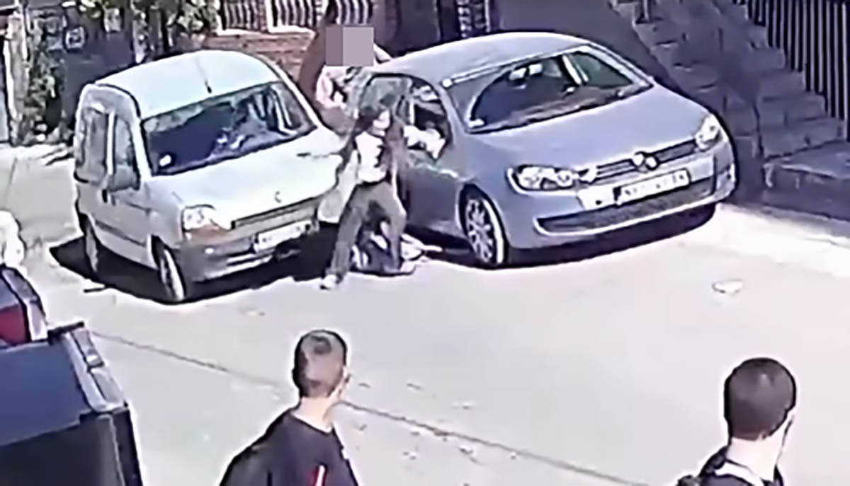 Auto udario devojčicu u Novom Pazaru (1).jpg
