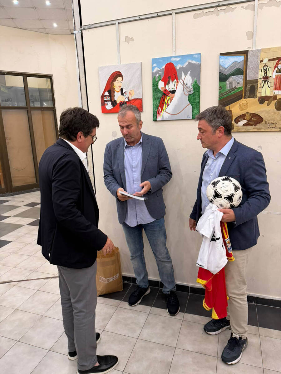 Dejo Savićević sa sinovima Moce Vukotića (1).jpg