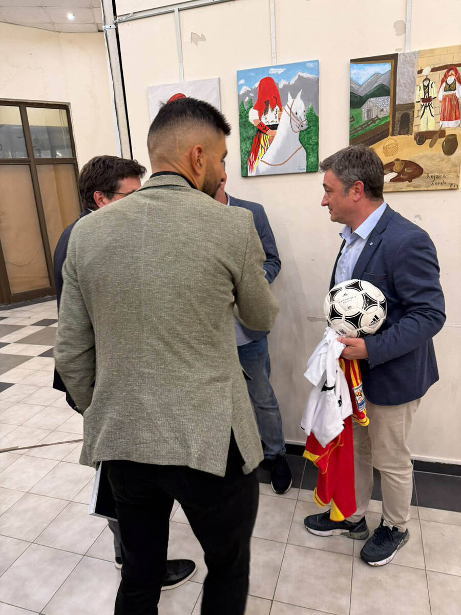 Dejo Savićević sa sinovima Moce Vukotića (1).jpg
