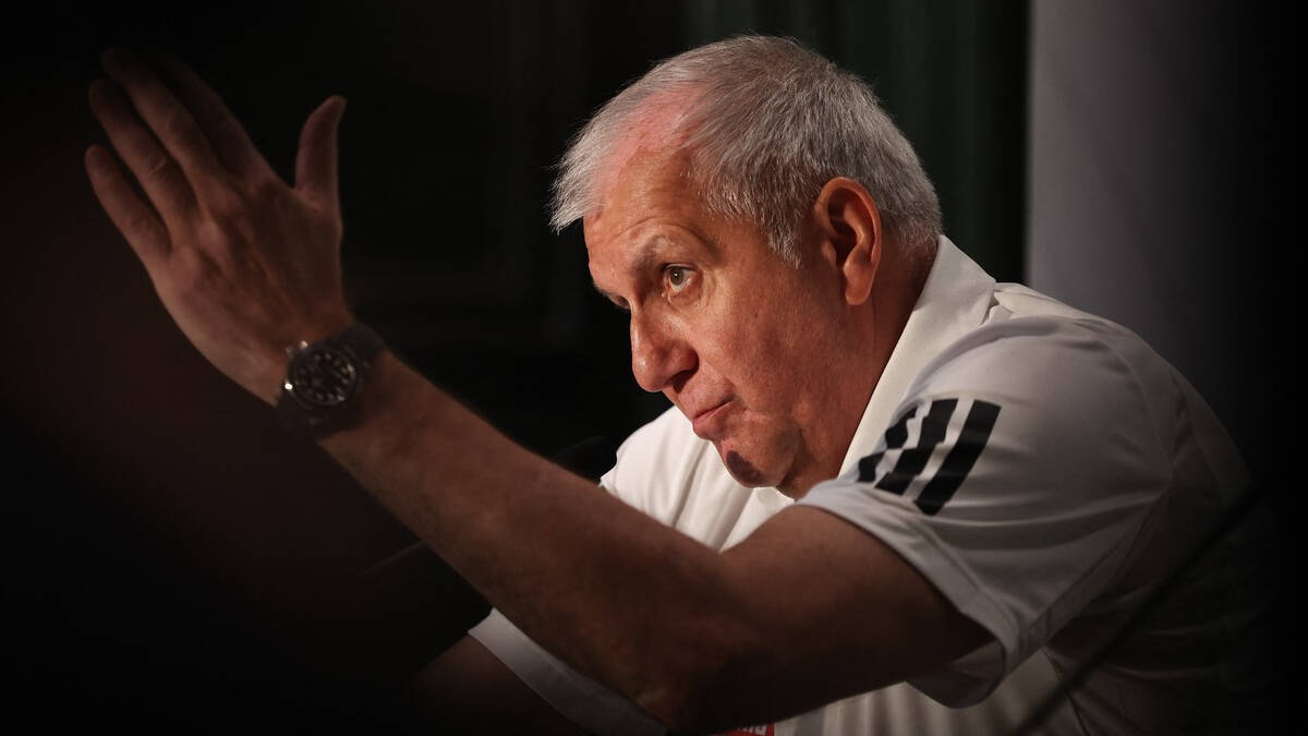 Željko Obradović na konferenciji pred Partizan.jpg
