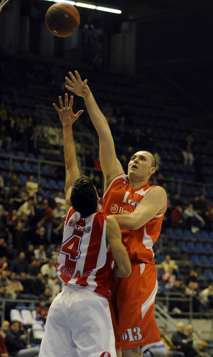 Milan Mačvan, srpski košarkaš.