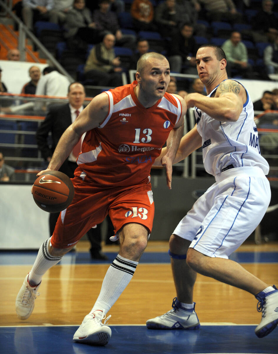 Milan Mačvan, srpski košarkaš.