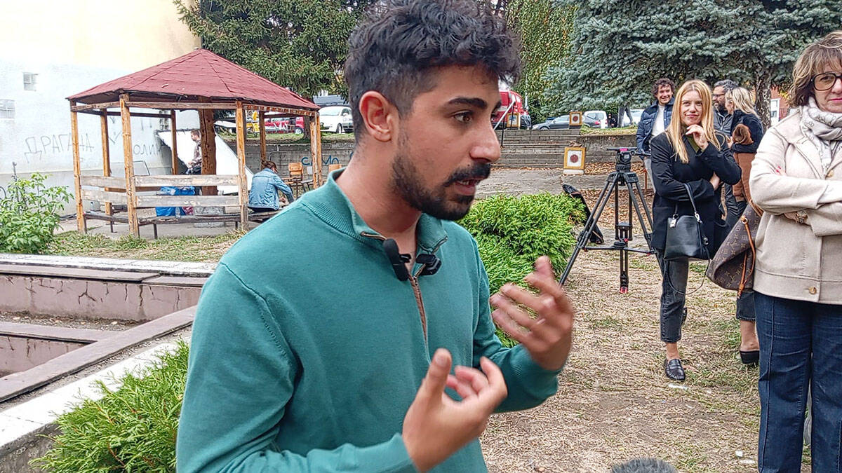 Meti Kamberi scenarista serije i autor knjige Grad bola (1).jpg
