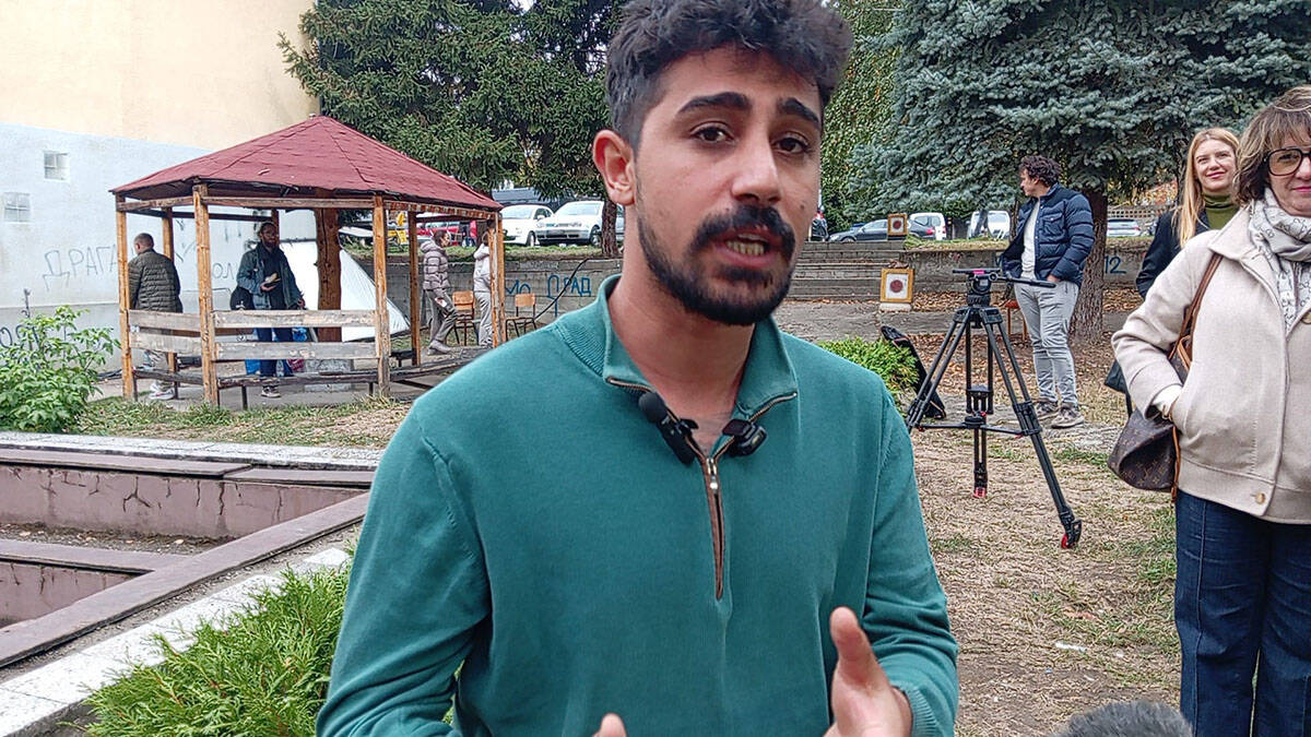 Meti Kamberi scenarista serije i autor knjige Grad bola (1).jpg